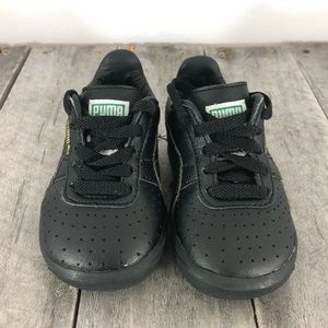 Toddler Puma tennis shoes sz 4